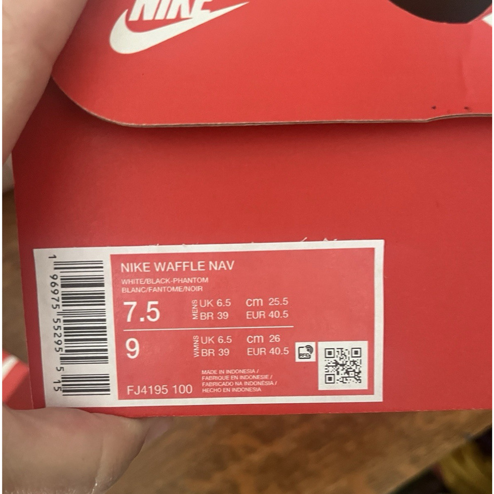 Nike Waffle Nav White/Black New in Box 7.5 Men 9 Women Classic Sport Running - Picture 7 of 8